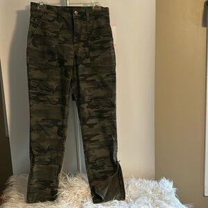 NWT camo jeans by SOCIAL STANDARD Size 6